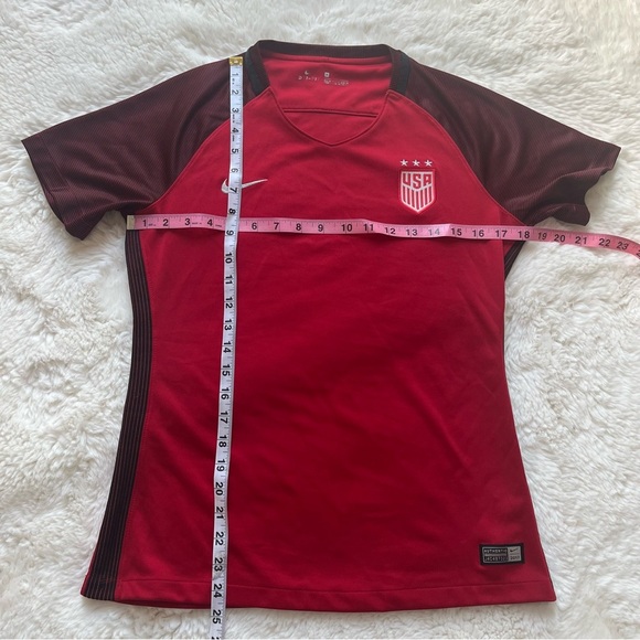 Nike Women's Red and Burgundy Soccer Jersey S - Picture 5 of 7